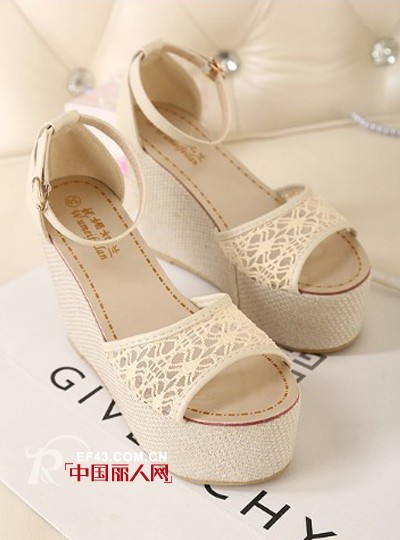 潮流坡跟鞋 绝对值得拥有