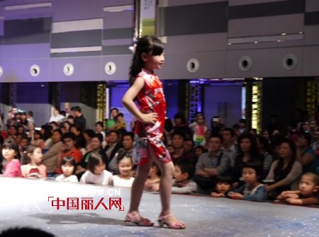 热烈祝贺韩维妮童装2013年秋冬新品发布会取得圆满成功