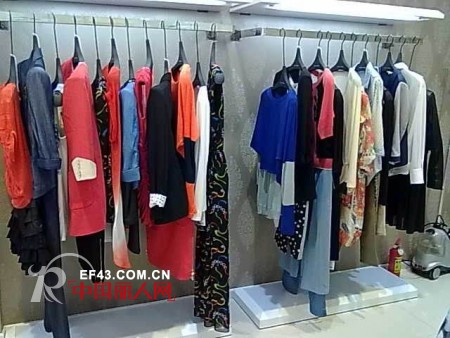 热烈庆祝迪斯廷·凯女装重庆大足专卖店盛大开业