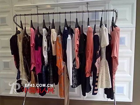 热烈庆祝迪斯廷·凯女装重庆大足专卖店盛大开业