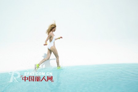 超模Anna Ewers性感出镜——NASTY GAL ’S  LOOKBOOK