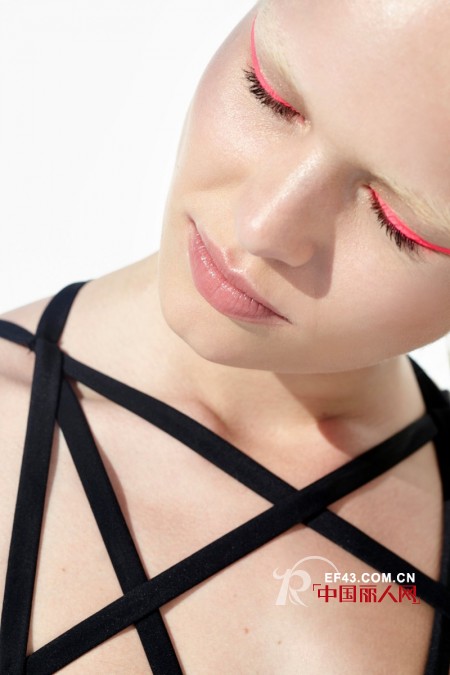 超模Anna Ewers性感出镜——NASTY GAL ’S  LOOKBOOK