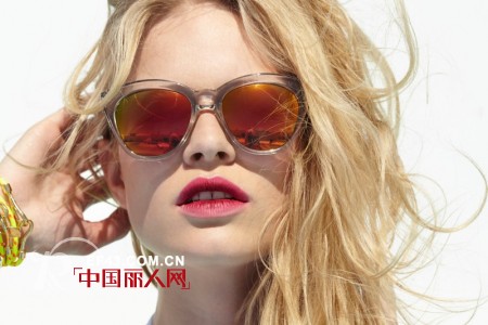 超模Anna Ewers性感出镜——NASTY GAL ’S  LOOKBOOK