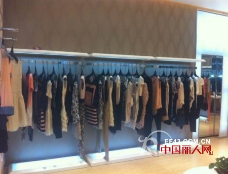 迪斯廷.凯女装加盟迎高峰 湖南吉首店盛大开业