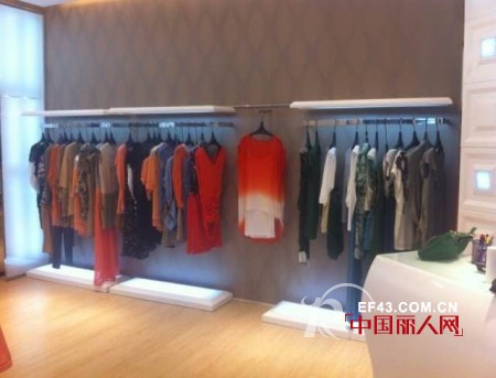 迪斯廷.凯女装加盟迎高峰 湖南吉首店盛大开业