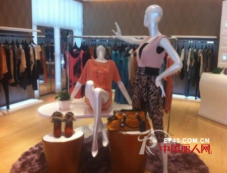 迪斯廷.凯女装加盟迎高峰 湖南吉首店盛大开业