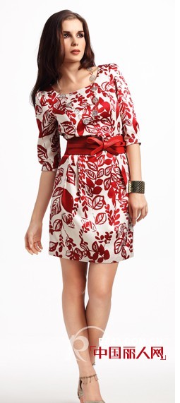 庄姿妮夏装新品上市 优雅的女人巧打扮