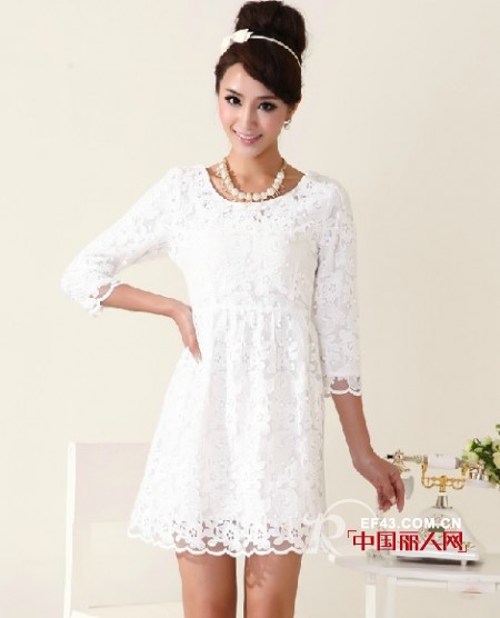 迪丽朵朵女装连衣裙新品 带你玩转镂空与蕾丝