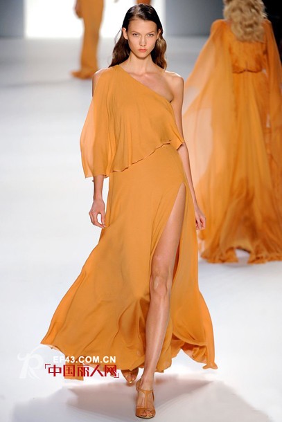 高开衩裙大秀美腿  教你一招变超模