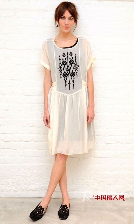 春夏乐福鞋不能少 百变款教你拗造型