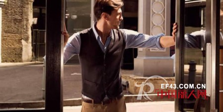 男款马甲搭配 尽显绅士风范