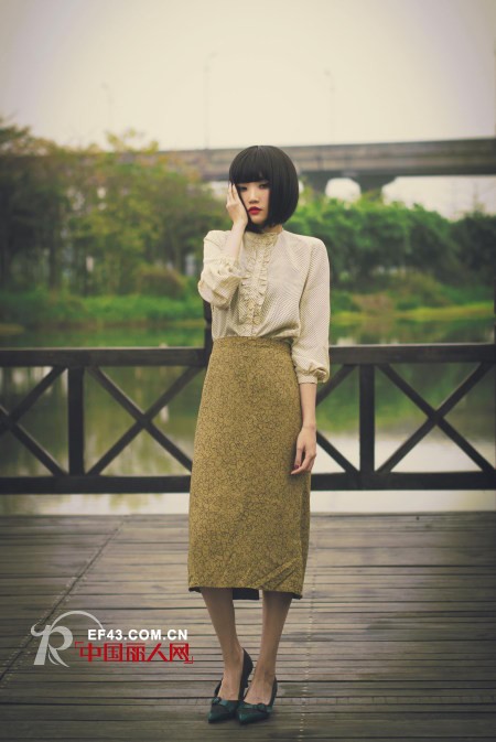 时尚界狂掀复古风 红唇妆性感出镜