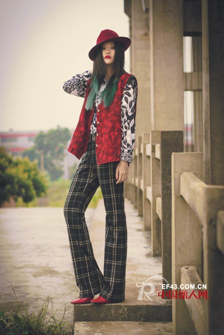 时尚界狂掀复古风 红唇妆性感出镜