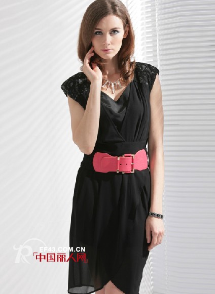 芮玛女装夏季新品连衣裙 与浪漫仲夏邂逅