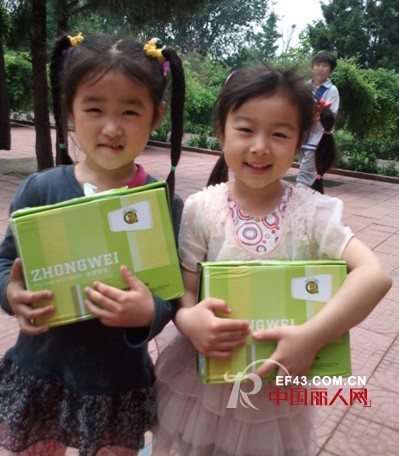 携手关爱学校,传递正能量,王子密码青春梦想 有你有我!