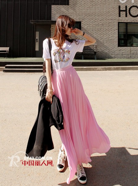 沙滩裙 海边那一抹亮丽的风景线