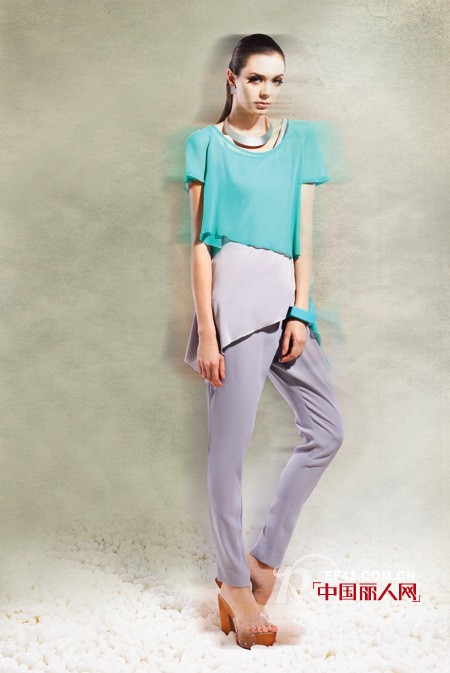 台绣女装 将不规则进行到底