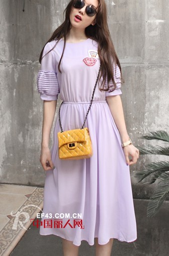 泡泡袖连衣裙 减龄只需一步