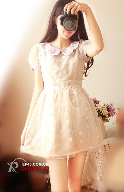 泡泡袖连衣裙 减龄只需一步