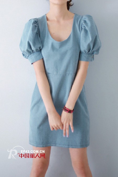 泡泡袖连衣裙 减龄只需一步