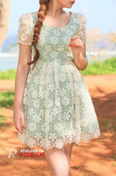 泡泡袖连衣裙 减龄只需一步