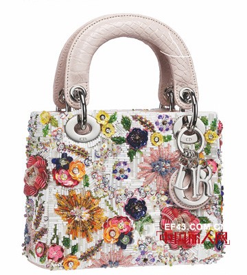 印花鞋包 多姿多彩