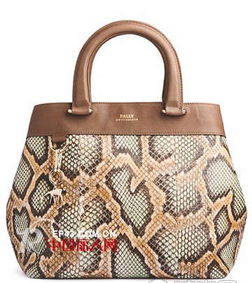 印花鞋包 多姿多彩