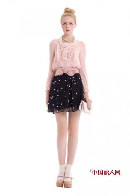 曼娅奴女装 感受瞬息万变的时尚潮流