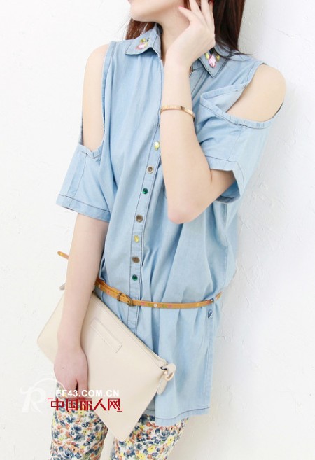 性感小露肩 打造时尚初夏