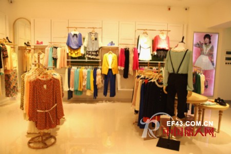 终端体验塑品牌  邻家女孩新形象瞩目上市