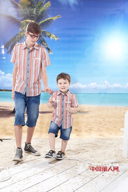 上流家族亲子装  温馨不变的爱永不褪去的经典