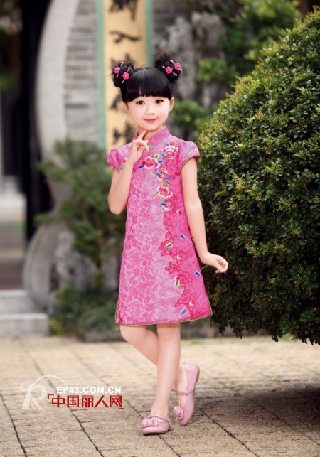 汪小荷品牌童装 感受不一样的古典风格