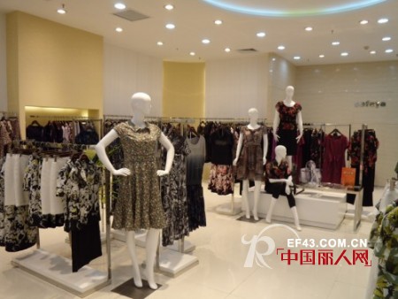 店铺如何装修 索菲雅女装为您支招