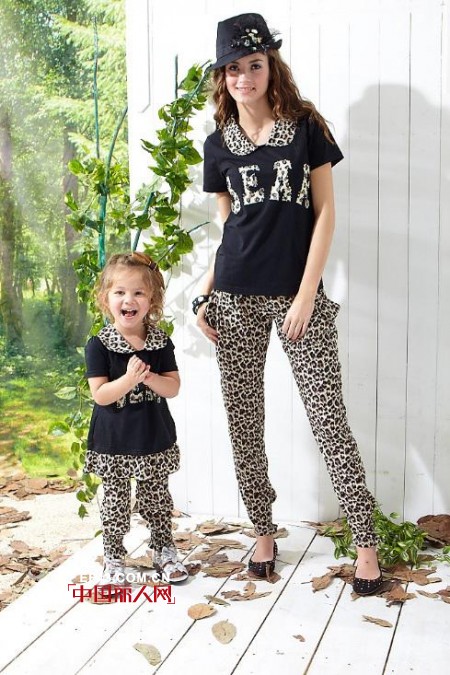 上流家族亲子装 温馨全家欢乐度“六一”