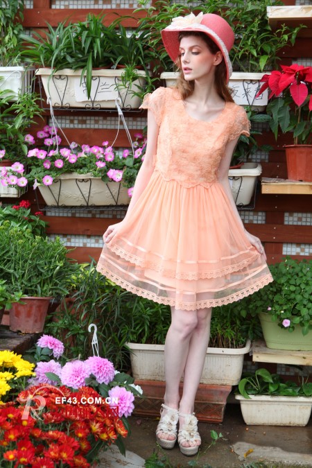 卡蒂品牌女装 给你甜蜜好印象