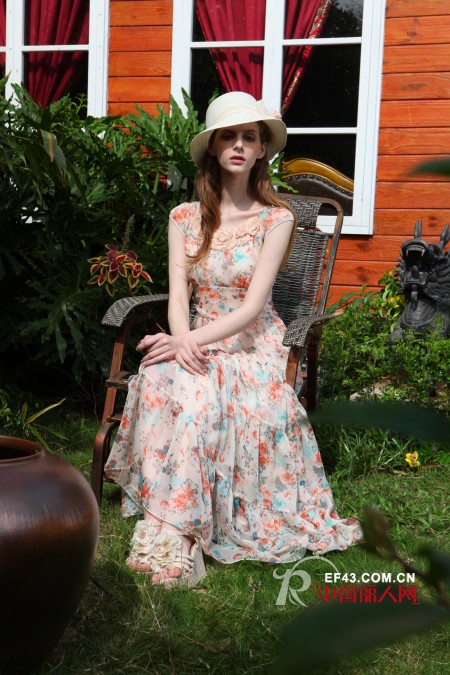 卡蒂品牌女装 给你甜蜜好印象