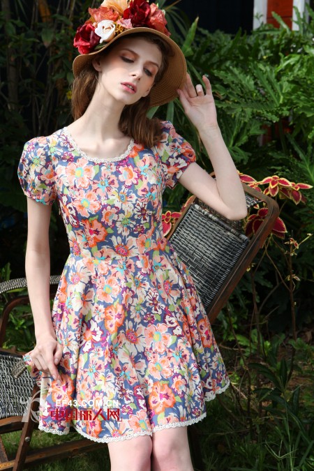 卡蒂品牌女装 给你甜蜜好印象