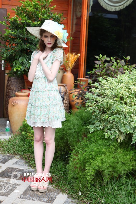 卡蒂品牌女装 给你甜蜜好印象