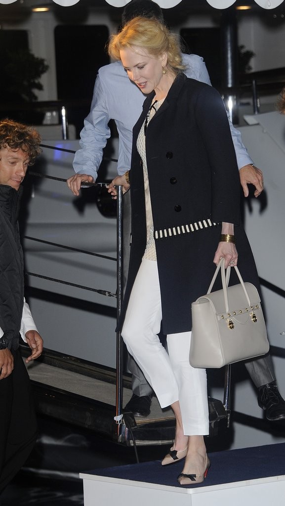 戛纳电影节 街头抓拍女星们红毯后装扮