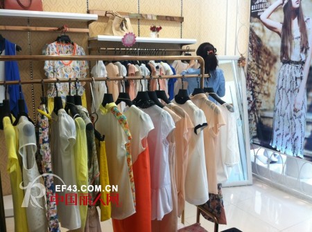 热烈祝贺昆诗兰女装杭州复兴店开业