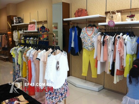 热烈祝贺昆诗兰女装杭州复兴店开业