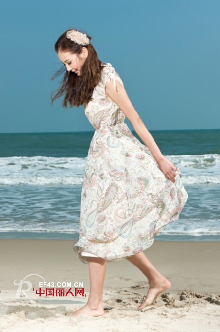 蜜西娅碎花连衣裙  清凉与美丽并存