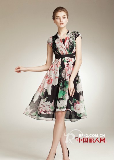 SUSSI古色女装新品 炫丽如夏花