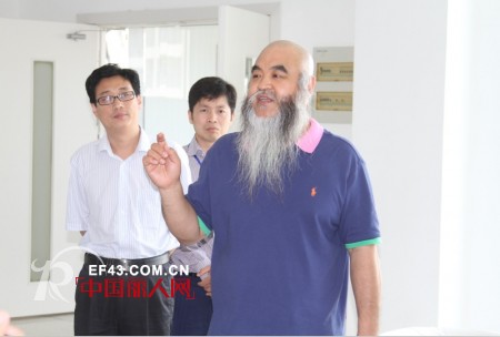 中国服装界企业家代表到舒朗公司“取经”