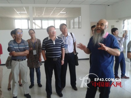 中国服装界企业家代表到舒朗公司“取经”