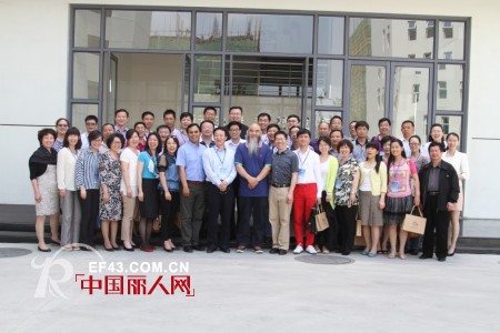 中国服装界企业家代表到舒朗公司“取经”
