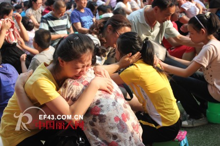 演讲家邹越:“让生命充满爱”走进江西校园