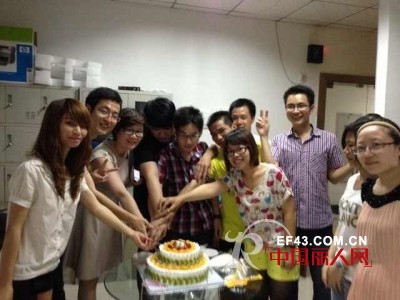 1+2=3童装广州分公司一岁了!访广州分部禤总监...