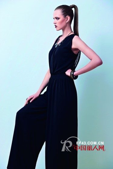 卡蔓品牌女装  夏季让你告别小粗腿