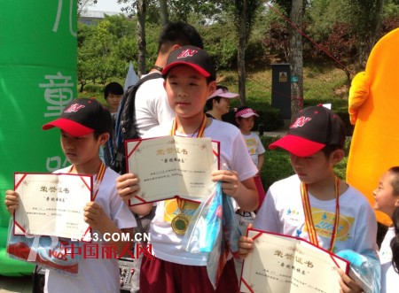李宁童装助力快乐儿童跑 让儿童感受奔跑的快乐 “阳光鸟巢”快乐儿童跑中关村软件园站欢乐开跑